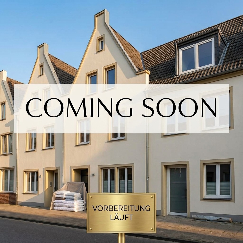 Hinweisbild vor der Häuserzeile: Coming soon, Vorbereitung läuft